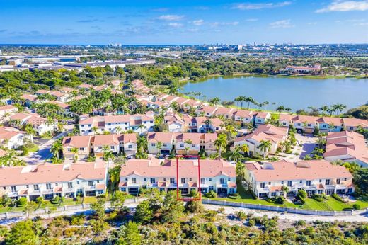 Residential complexes in Boca Raton, Palm Beach