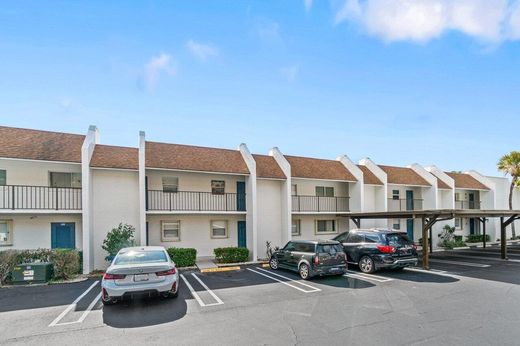 Residential complexes in Delray Beach, Palm Beach