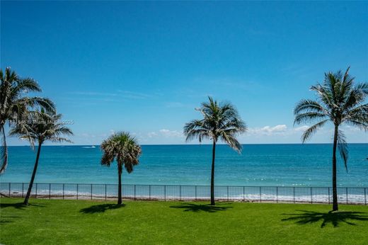 Residential complexes in Tequesta, Palm Beach