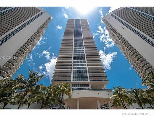 Residential complexes in Hallandale, Broward County