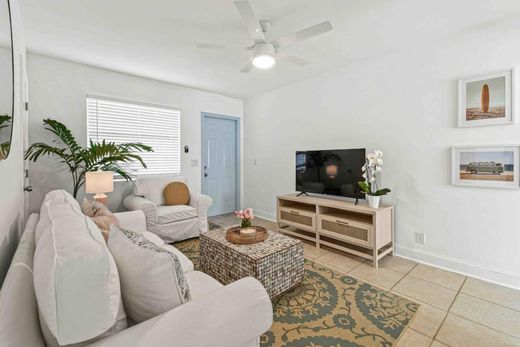 Residential complexes in West Palm Beach, Palm Beach