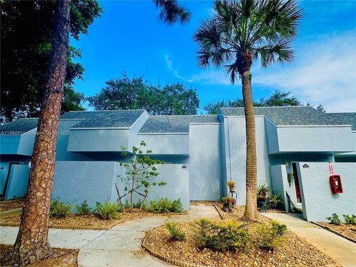 Residential complexes in Deerfield Beach, Broward County