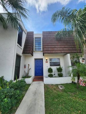 Townhouse in Pembroke Pines, Broward County