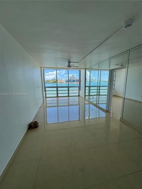 Wohnkomplexe in Bay Harbor Islands, Miami-Dade County
