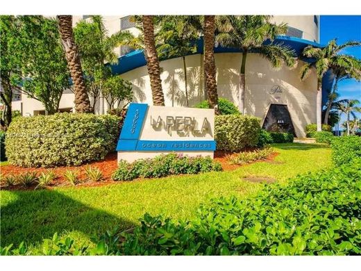 Residential complexes in Sunny Isles Beach, Miami-Dade