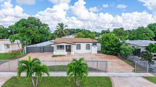 Villa in Hialeah, Miami-Dade County