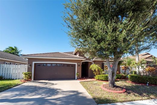Villa - Pembroke Pines, Broward County