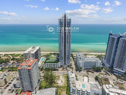 Residential complexes in Miami Beach, Miami-Dade