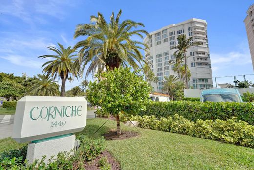 Residential complexes in Lauderdale by the sea, Broward County