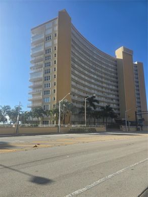 Residential complexes in Pompano Beach, Broward County