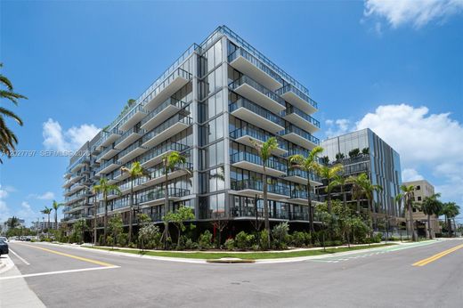 Residential complexes in Bay Harbor Islands, Miami-Dade