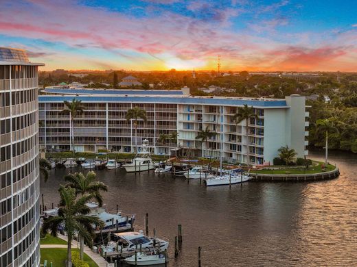 Residential complexes in Deerfield Beach, Broward County