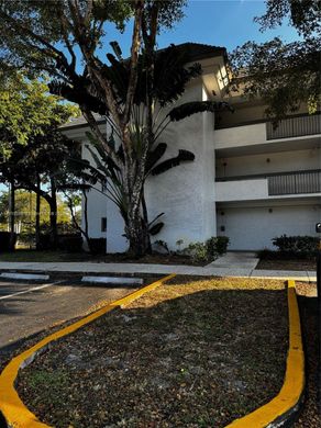 Residential complexes in Plantation, Broward County