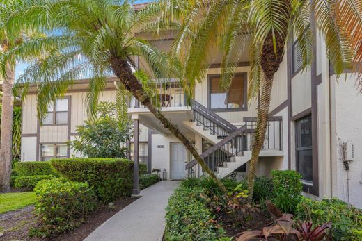 Residential complexes in Wellington, Palm Beach