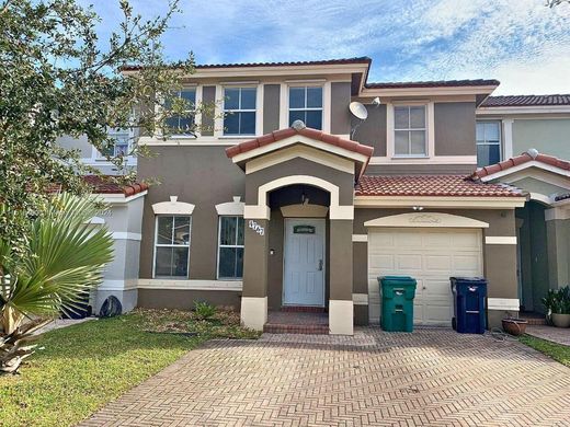 تاون هاوس ﻓﻲ Miami Terrace Mobile Home, Miami-Dade County