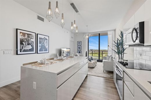 公寓楼  Hallandale Beach, Broward County