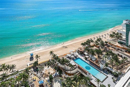 ハリウッド, Broward Countyのアパートメント・コンプレックス