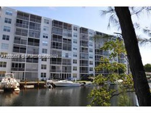 Residential complexes in North Miami Beach, Miami-Dade