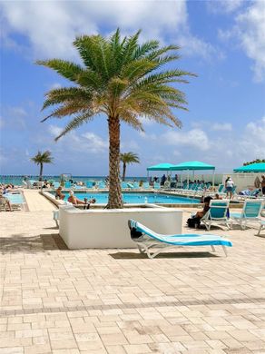 Residential complexes in Hollywood, Broward County