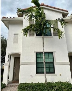 Townhouse in Riviera Beach, Palm Beach