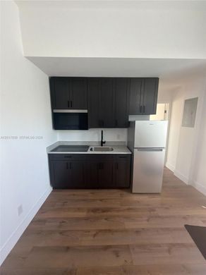 Residential complexes in Miami Beach, Miami-Dade