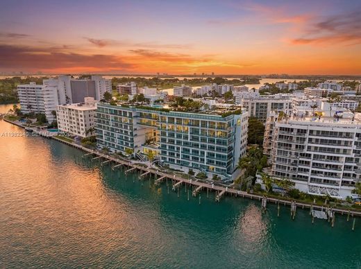 Residential complexes in Bay Harbor Islands, Miami-Dade
