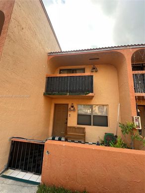 Townhouse in Hialeah, Miami-Dade