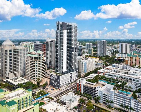 Residential complexes in Fort Lauderdale, Broward County