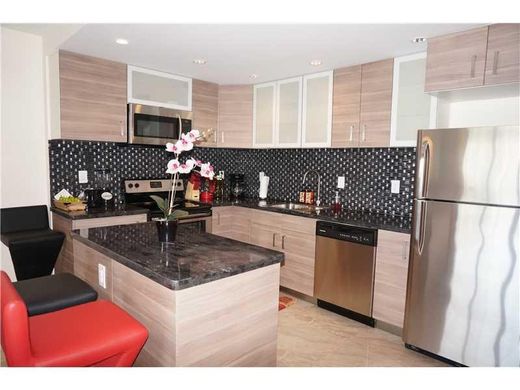 Kamienica w Sunny Isles Beach, Miami-Dade County