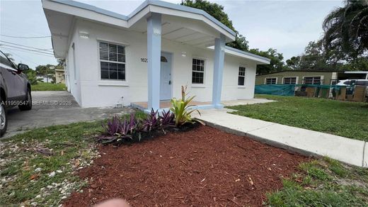 Villa Miami Gardens, Miami-Dade County