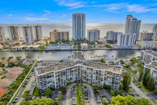 Residential complexes in Hallandale, Broward County