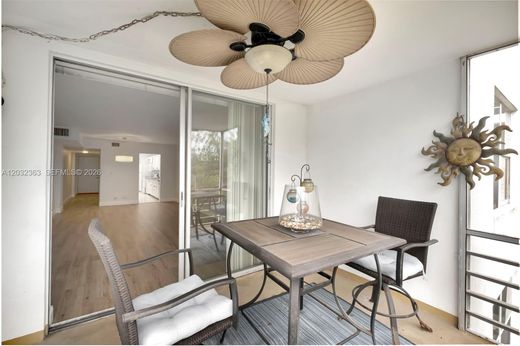 Жилой комплекс, North Miami Beach, Miami-Dade County