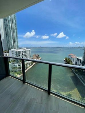 Kamienica w Miami, Miami-Dade County