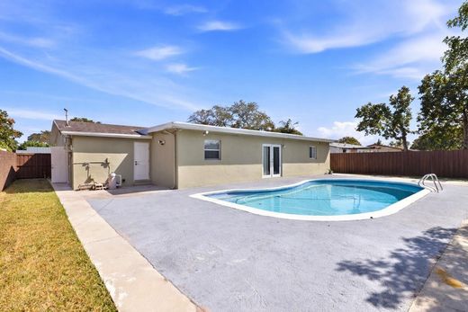 Villa in Pembroke Pines, Broward County