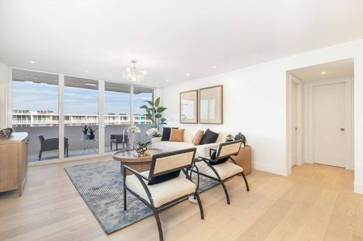 Residential complexes in Palm Beach, Florida