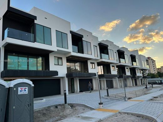 타운 하우스 / Pompano Beach, Broward County