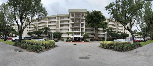 Residential complexes in Pompano Beach, Broward County