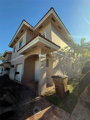Townhouse in Deerfield Beach, Broward County