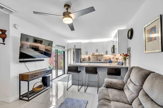 Townhouse in Deerfield Beach, Broward County