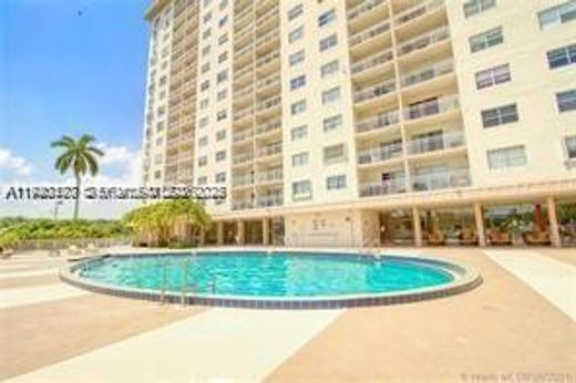 Residential complexes in Sunny Isles Beach, Miami-Dade