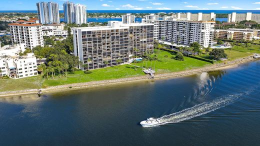 Residential complexes in North Palm Beach, Palm Beach