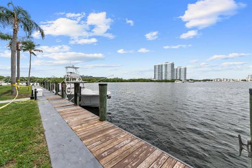 Wohnkomplexe in North Miami Beach, Miami-Dade County