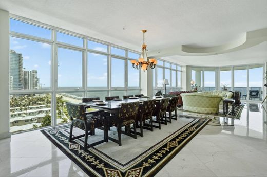 Residential complexes in Lauderdale by the sea, Broward County
