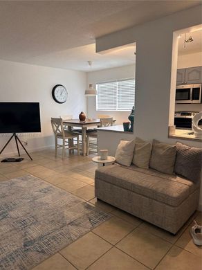 Residential complexes in Hallandale, Broward County