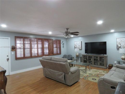 Residential complexes in North Miami, Miami-Dade