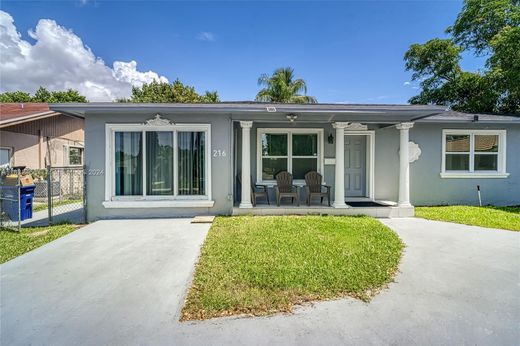 Villa in Hallandale Beach, Broward County