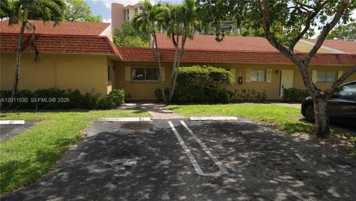 Residential complexes in Coral Springs, Broward County