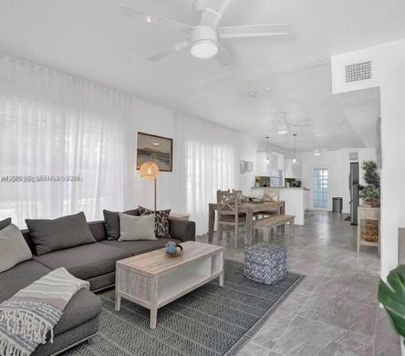 Willa w North Miami Beach, Miami-Dade County