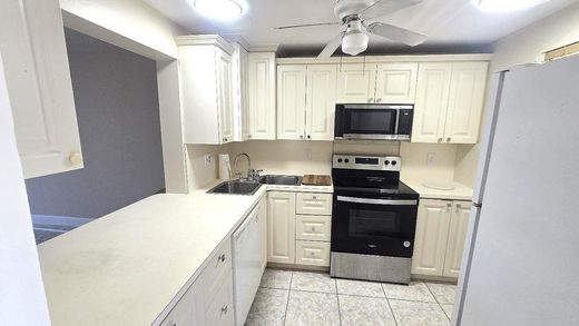 Residential complexes in Lauderhill, Broward County