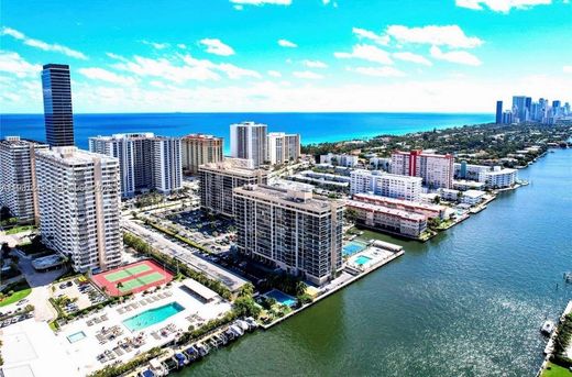 Hallandale Beach, Broward Countyのアパートメント・コンプレックス